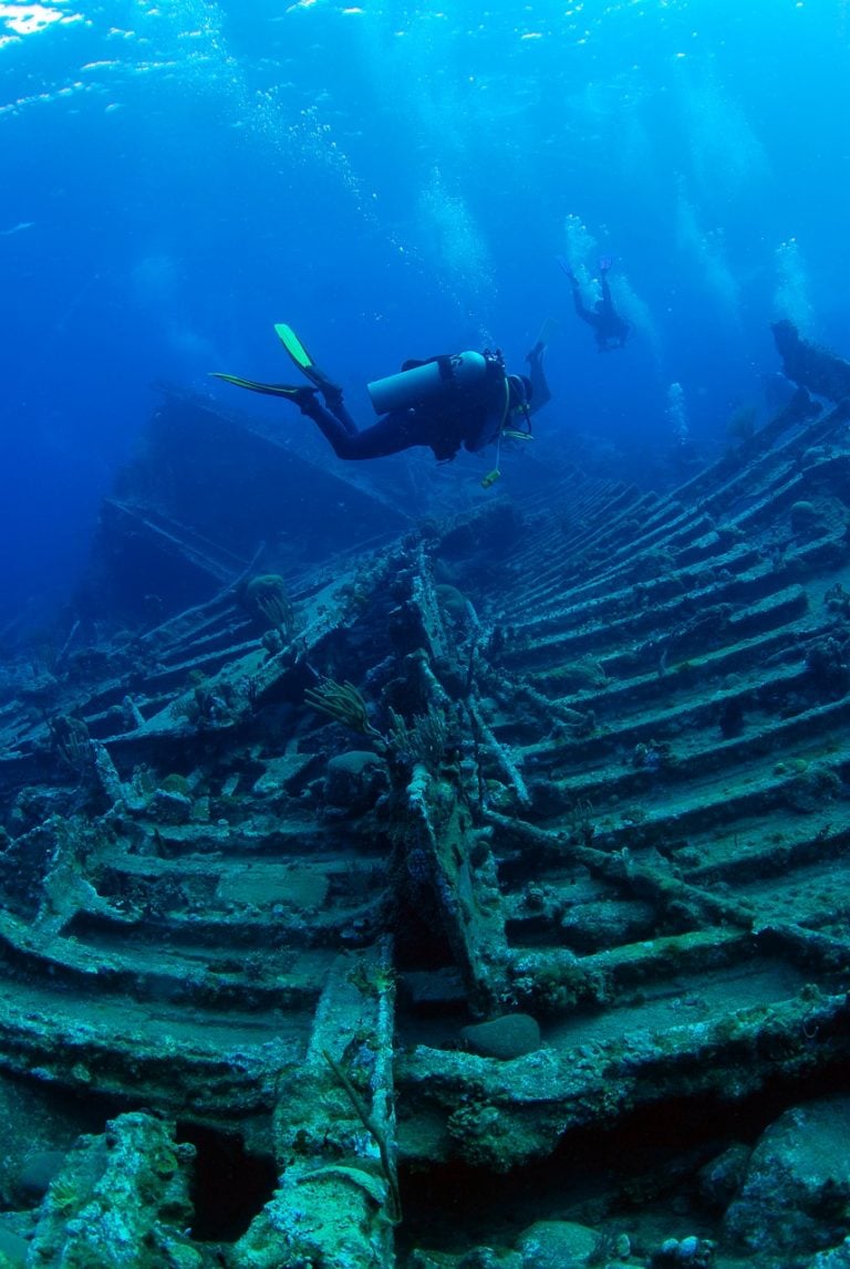 Diver off the liveaboard Cuan Law on the Rhone wreck.